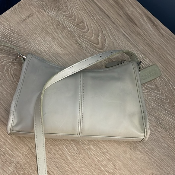 Vintage Coach Pistachio Green Small Leather Crossbody 4104 - Picture 7 of 12